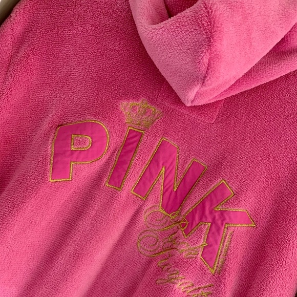 Victoria’s Secret PINK plush robe with hood - Picture 2 of 3